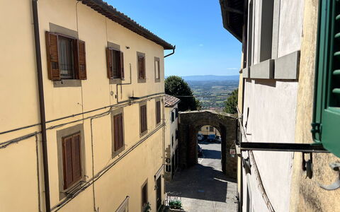 Guelfa 60: Vicolo, Balcone, Pianta Della Casa