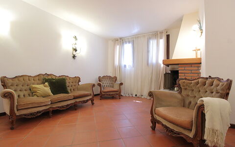 Villa Rosa Apartment: Interior Design, Pavimentazione, Mobilia, Pavimento, Legna, Soffitto, Divano, Camera, Soggiorno, Illuminazione