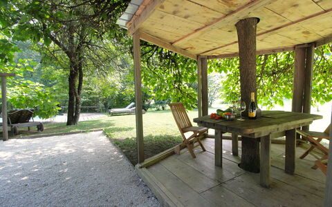 Chalet Fagarè, Pool, Sauna, Prosecco Hills: Mobilia, Legna, Mobili Da Esterno, Shade, Tavolo, Tavolo Esterno, Portico, Sedia, Latifoglie, Struttura Esterna