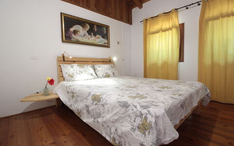Chalet Fagarè, Pool, Sauna, Prosecco Hills: Letto, Camera Da Letto, Bedding, Interior Design, Lenzuolo, Mobilia, Parete, Legna, Pavimento, Pavimentazione