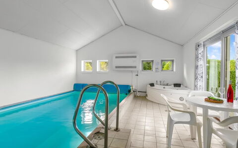 Mainio - 800M from the Sea: Interior Design, Mobilia, Pavimentazione, Soffitto, Pavimento, Ricorrere, Sedia, Hotel, Piscina, Pianta Della Casa