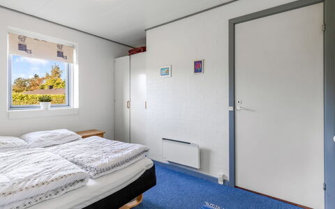 Mainio - 800M from the Sea: Pavimento, Camera Da Letto, Soffitto, Camera, Letto, Bedding, Telaio Del Letto, Lenzuolo, Illuminazione Diurna, Gesso
