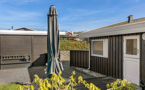 Quanna - 450M from the Sea: Villetta, Backyard, Cortile, Edifici Giardino, Capannone, Raccordo, Mobili Da Esterno, Log Cabin, Struttura Esterna, Baracca