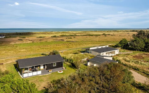 Sarika - 500M from the Sea: Blu, Arbusto, Villetta, Groundcover, Giardino, Estate, Shade, Landscaping, Agriturismo, Eco Hotel