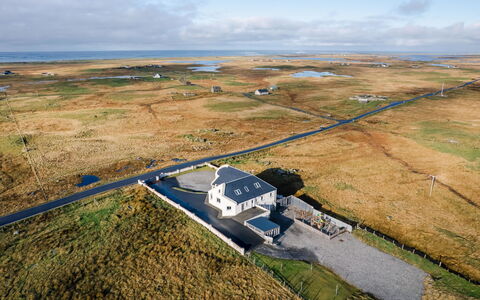 Frobost Lodge: Cielo, Casa, Architettura, Paesaggio, Casa, Tetto, Area Rurale, Plain, Villetta, Pendenza