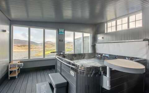 Benderloch House & Frobost Lodge: Interior Design, Mobilia, Divano, Pavimentazione, Pavimento, Camera, Soffitto, Soggiorno, Appartamento