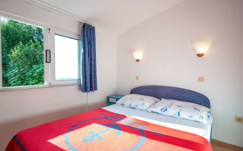Plavi: Interior Design, Mobilia, Soffitto, Pavimento, Appartamento, Camera Da Letto, Letto, Hotel, Color Legno, Sedia
