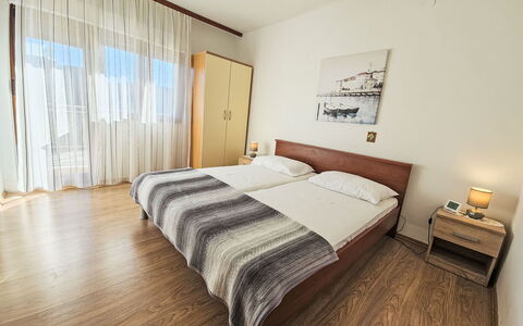 Palada: Legna, Letto, Mobilia, Camera Da Letto, Interior Design, Pavimento, Pavimentazione, Appartamento, Camera, Lenzuolo