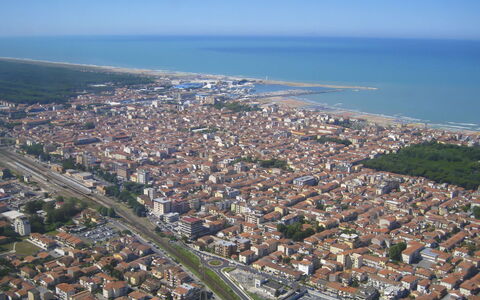 Viareggio 623: Giorno, Fotografia Aerea, Zona Urbana, Visione Globale, Orizzonte, Zona Residenziale, Paesaggio, Quartiere, Area Metropolitana, Costa