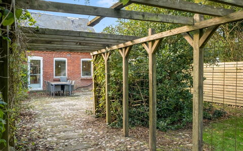 Nette - 2Km to the Fjord: Villetta, Backyard, Cortile, Edifici Giardino, Capannone, Raccordo, Mobili Da Esterno, Log Cabin, Struttura Esterna, Baracca