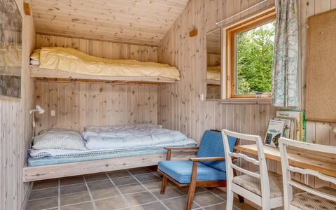 Ingamaj - 4Km from the Sea: Legna, Camera Da Letto, Soffitto, Pavimento, Interior Design, Pavimentazione, Casa, Mobilia, Letto, Color Legno