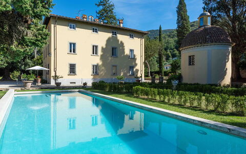 Villa Tambellini De Fondra: Estate, Giardino, Hacienda, Landscaping, Villa, Cortile, Shade, Cortile, Dimora, Hedge