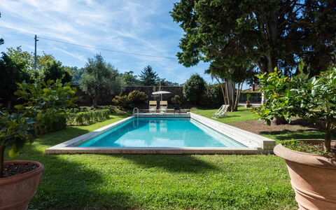 Villa Tambellini De Fondra: Piscina, Arbusto, Giardino, Ricorrere, Giochi D'Acqua, Shade, Landscaping, Backyard, Eco Hotel, Hacienda