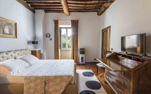 Villa Tambellini De Fondra: Camera Da Letto, Interior Design, Letto, Mobilia, Legna, Lenzuolo, Bedding, Pavimentazione, Camera, Pavimento