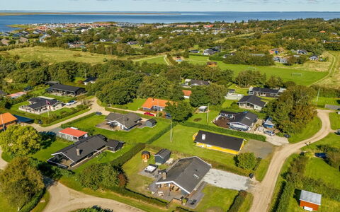 Thamina - 200M to the Fjord: Casa, Tetto, Casa, Porta, Villetta, Shade, Giardino, Groundcover, Portico, Cortile