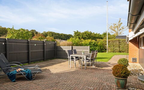 Hannah - 200M from the Sea: Casa, Casa, Porta, Tetto, Villetta, Estate, Giardino, Shade, Raccordo, Cortile