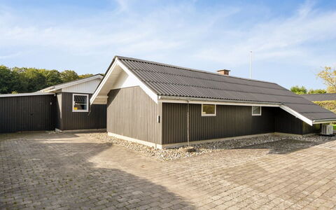 Hannah - 200M from the Sea: Casa, Casa, Porta, Tetto, Villetta, Estate, Giardino, Shade, Raccordo, Cortile