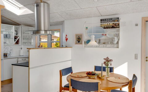 Skarthi - 200M from the Sea: Pavimentazione, Interior Design, Mobilia, Legna, Soffitto, Pavimento, Lampada, Cucina, Controsoffitto, Elettrodomestico Da Cucina