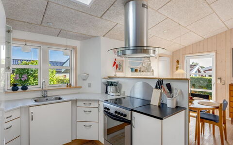 Skarthi - 200M from the Sea: Cucina, Interior Design, Pavimentazione, Soffitto, Legna, Controsoffitto, Elettrodomestico Da Cucina, Lampada, Pavimento, Apparecchio Major