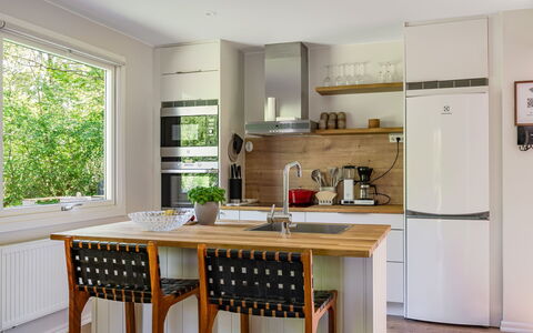 Leas Pärla: Mobilia, Cucina, Controsoffitto, Interior Design, Pavimentazione, Elettrodomestico Da Cucina, Cabinetry, Legna, Pavimento, Apparecchio Major