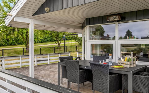 Joonatan - 900M from the Sea: Tetto, Casa, Casa, Villetta, Porta, Raccordo, Deck, Portico, Plank, Latifoglie
