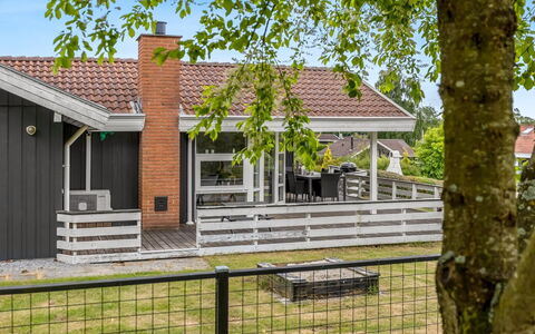Joonatan - 900M from the Sea: Tetto, Casa, Casa, Villetta, Porta, Raccordo, Deck, Portico, Plank, Latifoglie