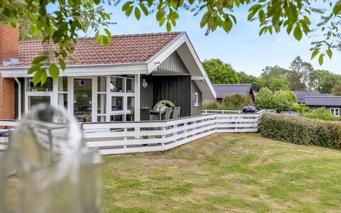 Joonatan - 900M from the Sea: Tetto, Casa, Casa, Villetta, Porta, Raccordo, Deck, Portico, Plank, Latifoglie