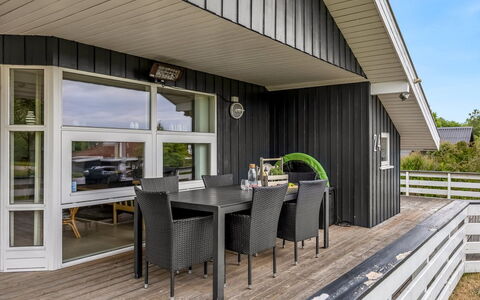 Joonatan - 900M from the Sea: Tetto, Casa, Casa, Villetta, Porta, Raccordo, Deck, Portico, Plank, Latifoglie