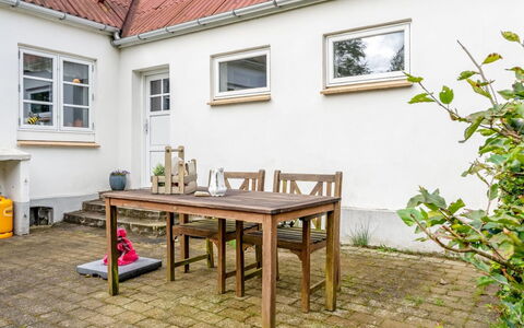 Kätlin - 900M from the Sea: Legna, Mobilia, Appartamento, Camera, Soffitto, Color Legno, Sedia, Latifoglie, Vernice, Legname