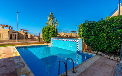 Collados Zieschang: Blu, Piscina, Materiale Composito, Ricorrere, Giochi D'Acqua, Shade, Terme, Hotel, Centro Ricreativo, Estate