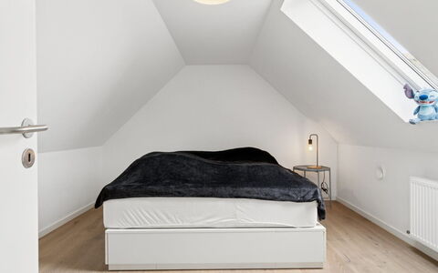 Rusalina - 20M from the Sea: Camera Da Letto, Interior Design, Pavimentazione, Legna, Soffitto, Pavimento, Letto, Mobilia, Attico, Illuminazione