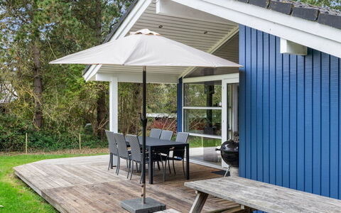 Ellinor - 190M from the Sea: Tetto, Casa, Casa, Villetta, Porta, Raccordo, Deck, Portico, Plank, Latifoglie