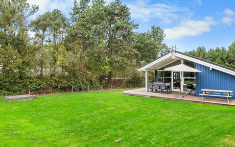 Ellinor - 190M from the Sea: Tetto, Casa, Casa, Villetta, Porta, Raccordo, Deck, Portico, Plank, Latifoglie