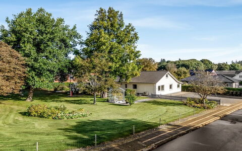 Ritha - 30Km from the Sea: Villetta, Backyard, Cortile, Edifici Giardino, Capannone, Raccordo, Mobili Da Esterno, Log Cabin, Struttura Esterna, Baracca