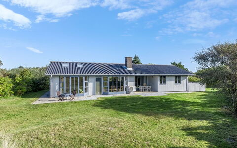 Skoge - 900M from the Sea: Costruzione, Casa, Finestra, Casa, Tetto, Zona Residenziale, Arbusto, Villetta, Lotto