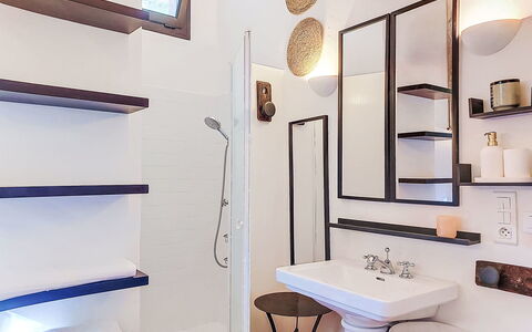 Villa 50: Interior Design, Parete, Pavimentazione, Lavandino Del Bagno, Pavimento, Soffitto, Illuminazione, Casa, Lampada, Bagno