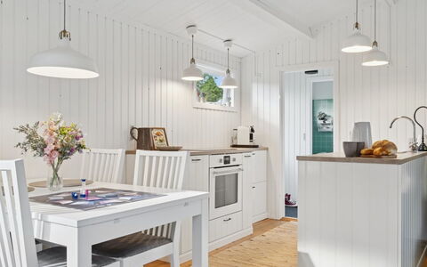 Baarde - 1.2Km from the Sea: Pavimentazione, Interior Design, Legna, Soffitto, Mobilia, Lampada, Pavimento, Cucina, Pavimento In Legno, Illuminazione