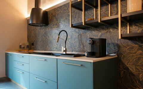 Michelle: Cucina, Controsoffitto, Interior Design, Cabinetry, Pavimentazione, Lavandino Della Cucina, Elettrodomestico Da Cucina, Idraulico Fixture, Illuminazione, Mobilia