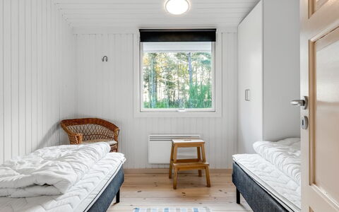 Alika - 300M from the Sea: Parete, Legna, Pavimentazione, Pavimento, Camera Da Letto, Interior Design, Soffitto, Casa, Letto, Camera