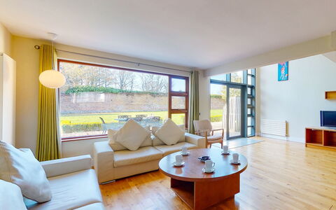 Castlemartyr Lodges (Tr4) No 1 (3 Bed): Interior Design, Pavimentazione, Mobilia, Legna, Soffitto, Pavimento, Camera, Divano, Appartamento, Soggiorno