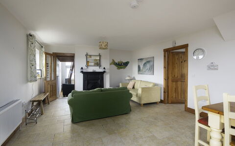 Rhea Holiday Home Bantry: Mobilia, Pavimentazione, Pavimento, Interior Design, Soffitto, Camera, Soggiorno, Divano, Sedia