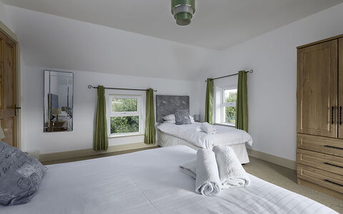 Rhea Holiday Home Bantry: Interior Design, Mobilia, Letto, Camera Da Letto, Pavimentazione, Pavimento, Soffitto, Legna, Camera, Bedding