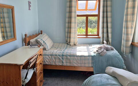 Achill Sound Holiday Village No 11: Sedia, Mobili Da Esterno, Cortile, Balcone, Larice, Villa, Pine Famiglia, Eco Hotel