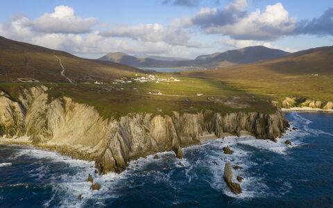 Achill Sound Holiday Village No 11: Sedia, Mobili Da Esterno, Cortile, Balcone, Larice, Villa, Pine Famiglia, Eco Hotel
