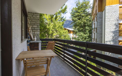 Larici: Sedia, Mobili Da Esterno, Cortile, Balcone, Larice, Villa, Pine Famiglia, Eco Hotel