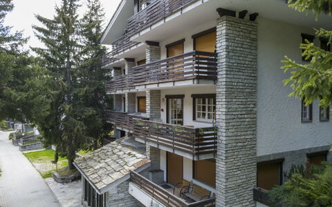 Larici: Sedia, Mobili Da Esterno, Cortile, Balcone, Larice, Villa, Pine Famiglia, Eco Hotel