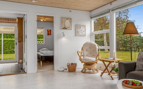 Einari - 500M from the Sea: Mobilia, Interior Design, Pavimentazione, Pavimento, Parete, Legna, Pavimento In Legno, Soffitto, Soggiorno, Casa