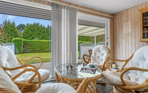 Einari - 500M from the Sea: Villetta, Backyard, Cortile, Edifici Giardino, Capannone, Raccordo, Mobili Da Esterno, Log Cabin, Struttura Esterna, Baracca