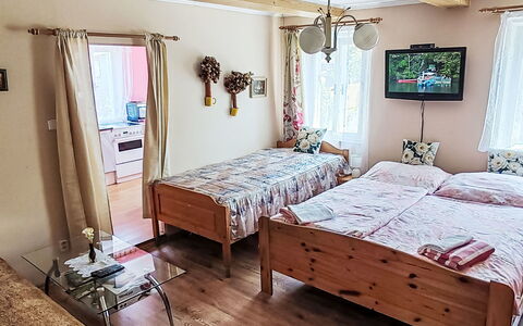 Jiřetínská Chaloupka: Letto, Mobilia, Camera Da Letto, Interior Design, Bedding, Lenzuolo, Legna, Pavimento, Biancheria, Pavimentazione