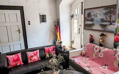 Jiřetínská Chaloupka: Mobilia, Interior Design, Divano, Illuminazione, Soggiorno, Camera, Pavimentazione, Casa, Pavimento, Lancia Cuscino
